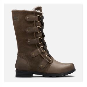 Sorel Emelie Lace Up Boot size 8.5